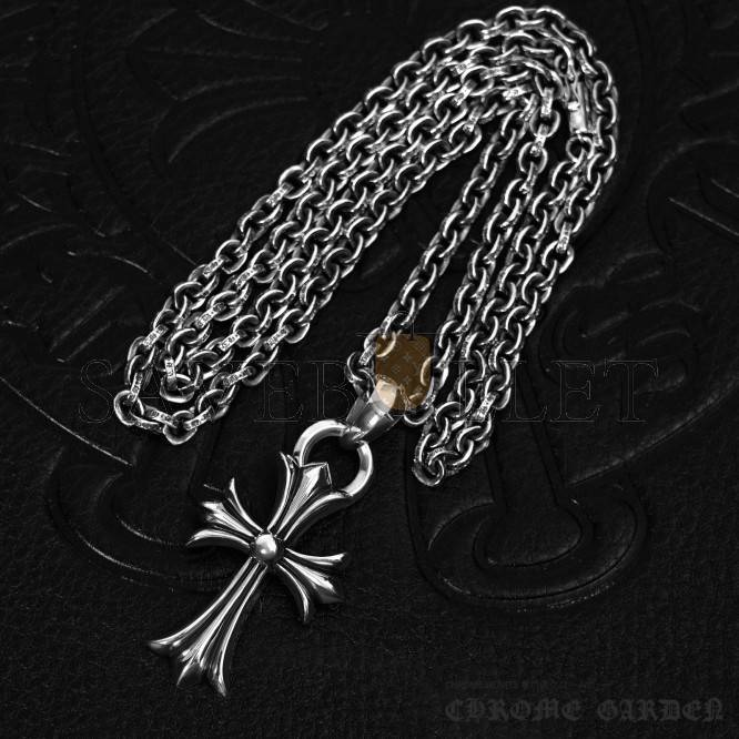 CHROME HEARTS SMALL CROSS PENDANT