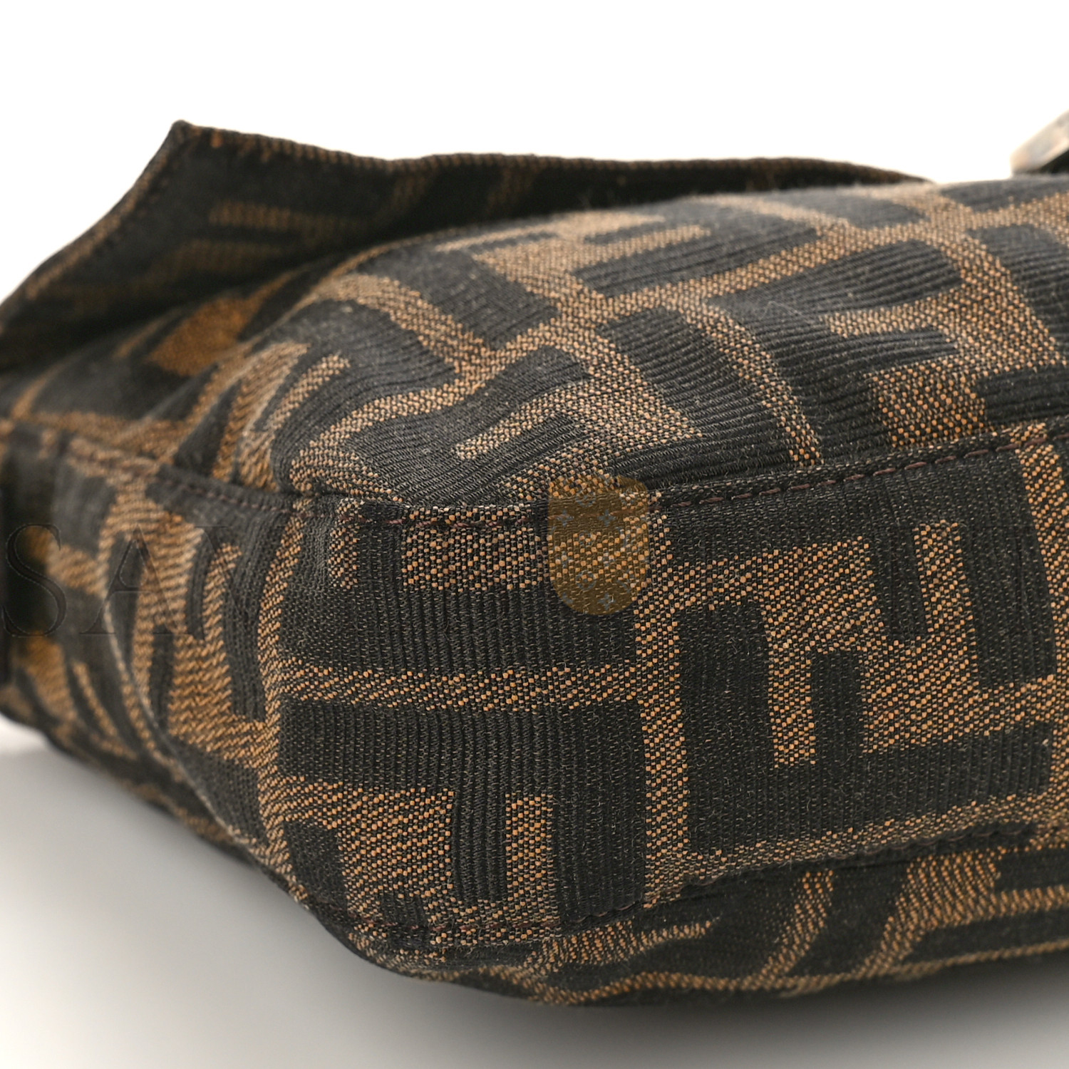 FENDI ZUCCA BAGUETTE TOBACCO (25*15*3cm)